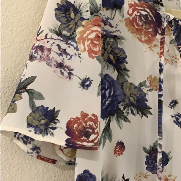 Kimchi Blue Floral blouse - Picture 2 of 5